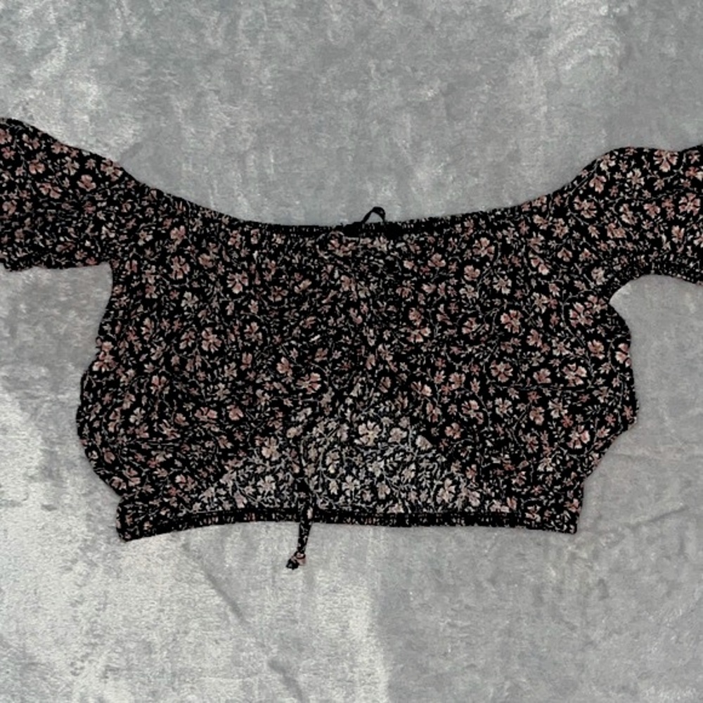 NWOT FLORAL OFF THE SHOULDER TIE FRONT TOP